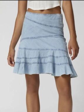 Nwot Urban Outfitters millie fluted Blue  and cream Denim Ruffle Hem Skirt